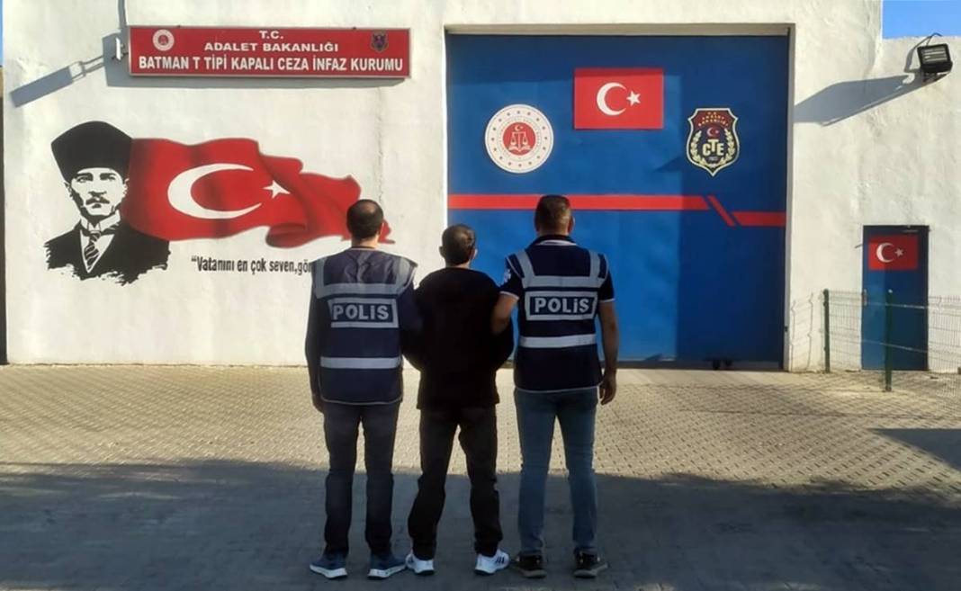 Firari hükümlü, ev baskınında öyle bir yerden çıktı ki polisler şaştı kaldı! Film sahnelerini aratmadı 7